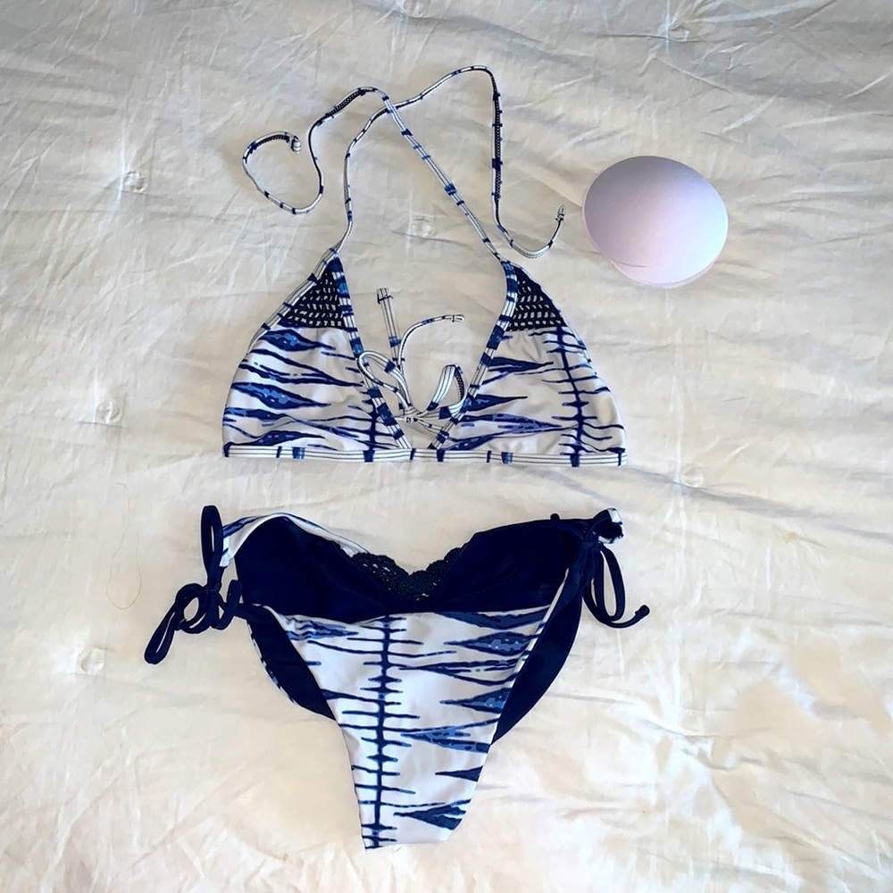 CUPSHE String Bikini w/ Crochet & REVERSIBLE bottoms (S)